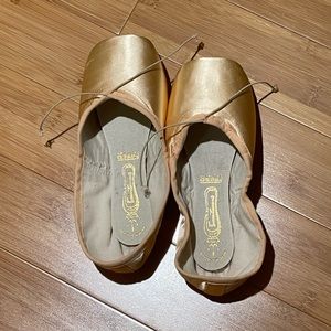 Freed Of London Size 4 3X Heart Maker Pointe Shoes